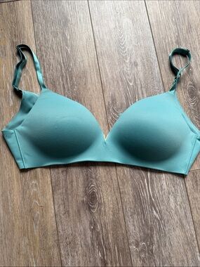 Victoria's Secret Dream Angels Wirelss Teal/Green Seamless T-Shirt Bra